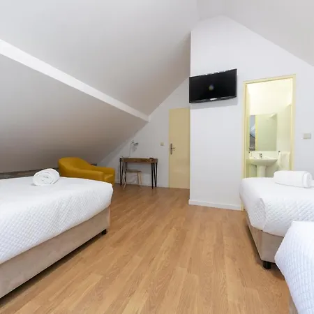 Casa Amarela Suites 公寓 *